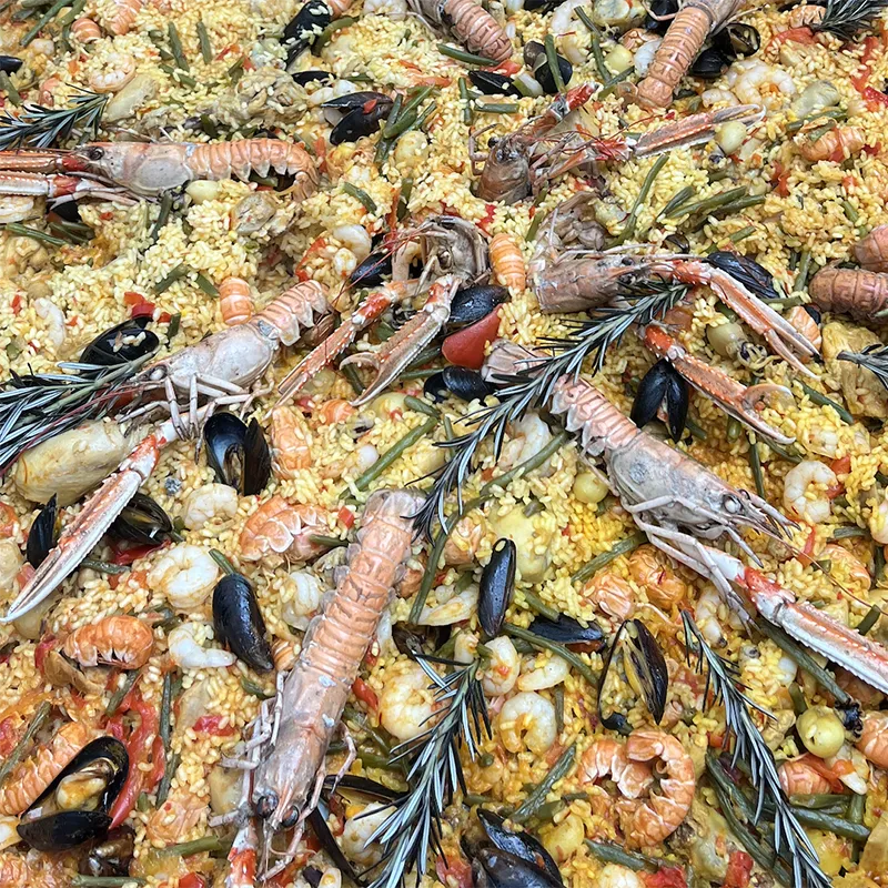 Paella med rejer og safran
